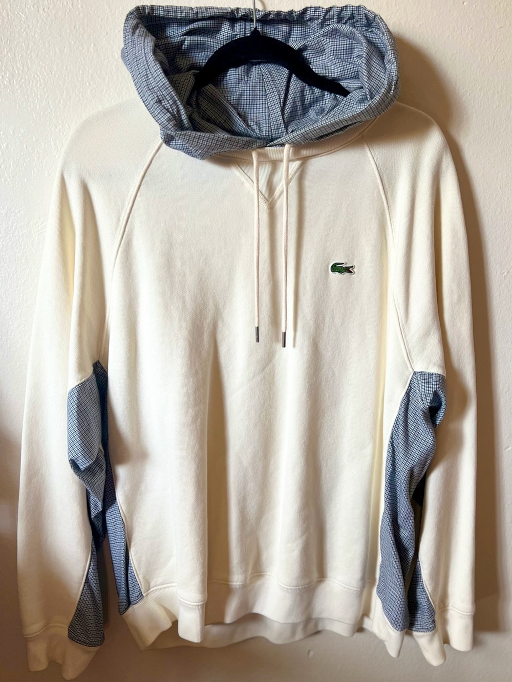 Lacoste Men's Cream Hoodie with Blue Contrast Hood & Sleeve Panels